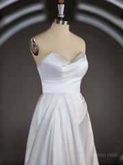 A-Line/Princess Sweetheart Chapel Train Satin Wedding Dresses with Ruffles