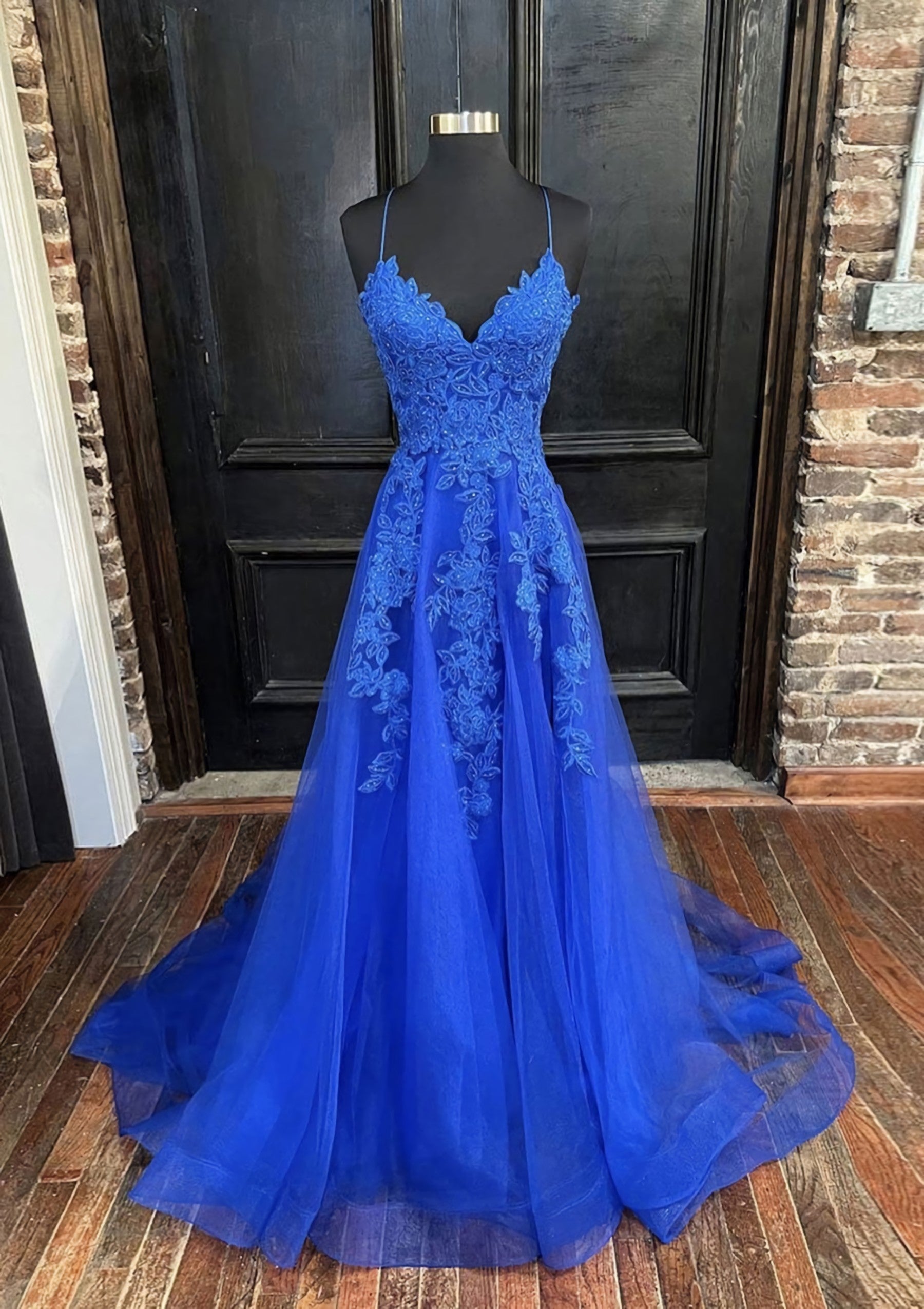 A Line V Neck Spaghetti Straps Sweep Train Tulle Prom Dress With Appliqued