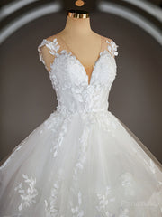 Ball-Gown V-neck Court Train Tulle Wedding Dresses with Appliques Lace