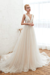 Champange Princess V-neck Lace Tulle Soft Pleats Wedding Dresses with Appliques