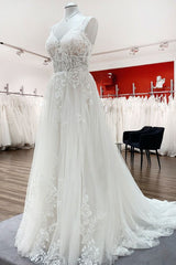 Elegant Long A-Line V Neck Tulle Spaghetti Straps Lace Wedding Dress