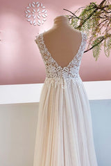 Long A-Line Sweetheart Tulle Backless Wedding Dress With Floral Lace