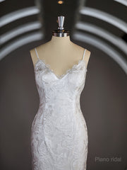 Sheath/Column V-neck Sweep Train Lace Wedding Dresses with Appliques Lace