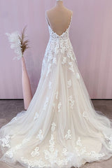 Stunning Long A-Line Spaghetti Straps Appliques Lace Tulle Wedding Dress