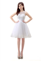 White Short Tulle Lace Knee Length Pearls Homecoming Dresses